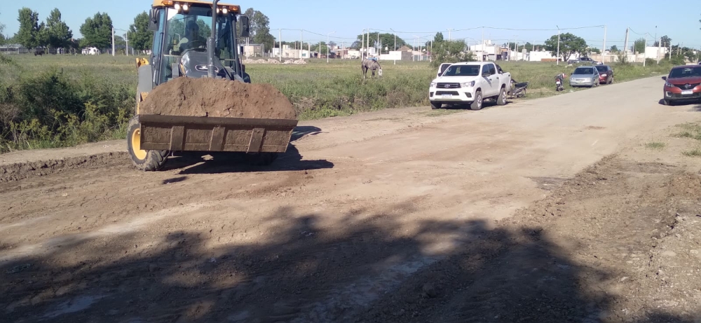  MAS OBRA PÚBLICA: SE INICIA LA PAVIMENTACIÓN DEL ÚLTIMO TRAMO DE SILVESTRE BEGNIS.